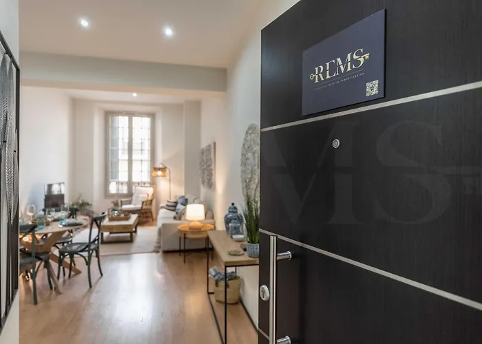 Dreamy Mediterranean Apartment With Parking - Center By Rems